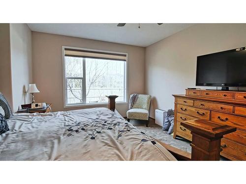 39 Panatella Crescent Nw, Calgary, AB - Indoor Photo Showing Bedroom
