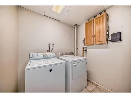 184 Somercrest Grove Sw, Calgary, AB - Indoor Photo Showing Laundry Room