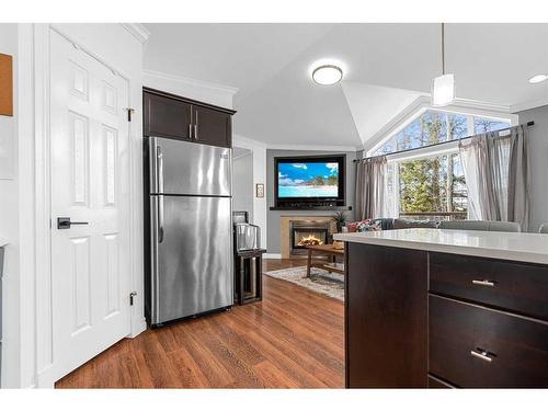 4-10042 Township Road 422, Rural Ponoka County, AB - Indoor Photo Showing Kitchen