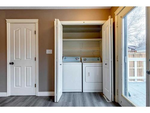 2436 6 Avenue Nw, Calgary, AB - Indoor Photo Showing Laundry Room