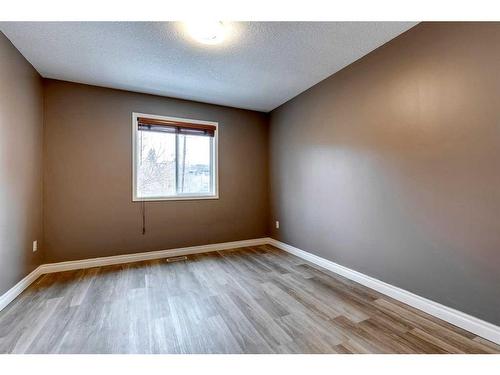2436 6 Avenue Nw, Calgary, AB - Indoor Photo Showing Other Room