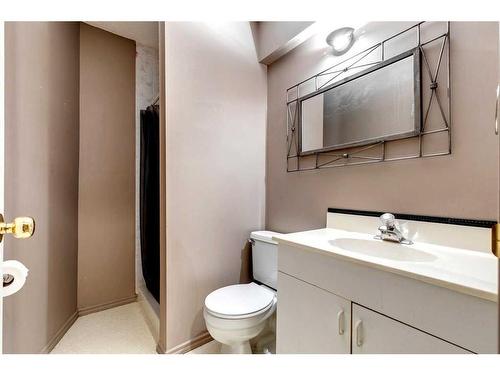 2436 6 Avenue Nw, Calgary, AB - Indoor Photo Showing Bathroom