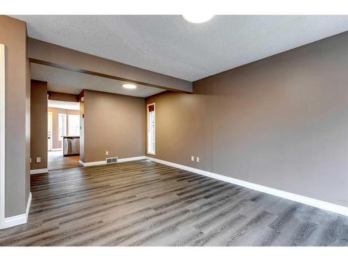 2436 6 Avenue Nw, Calgary, AB - Indoor Photo Showing Other Room