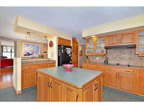 2501-1100 8 Avenue Sw, Calgary, AB - Indoor Photo Showing Kitchen