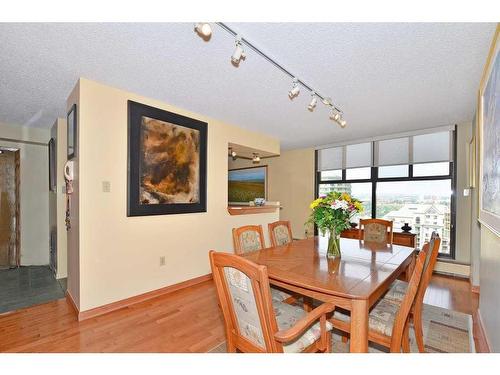 2501-1100 8 Avenue Sw, Calgary, AB - Indoor Photo Showing Dining Room