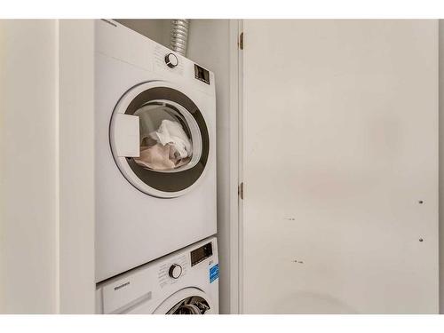 705-1500 7 Street Sw, Calgary, AB - Indoor Photo Showing Laundry Room