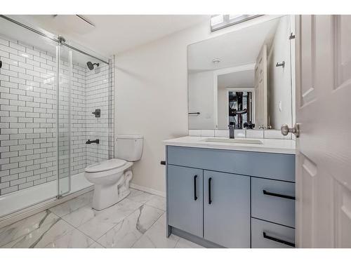 464 New Brighton Drive Se, Calgary, AB - Indoor Photo Showing Bathroom
