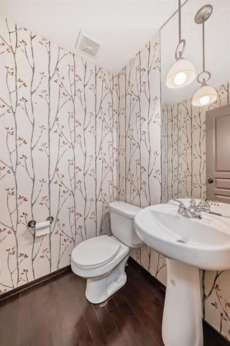 464 New Brighton Drive Se, Calgary, AB - Indoor Photo Showing Bathroom