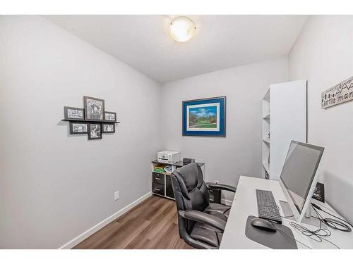 2202-10 Market Boulevard Se, Airdrie, AB - Indoor Photo Showing Office