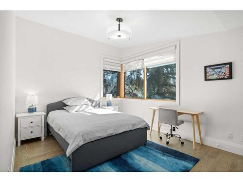 1420 Prospect Avenue Sw, Calgary, AB - Indoor Photo Showing Bedroom