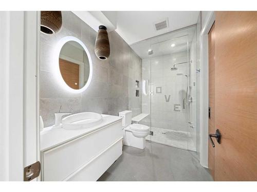 1420 Prospect Avenue Sw, Calgary, AB - Indoor Photo Showing Bathroom