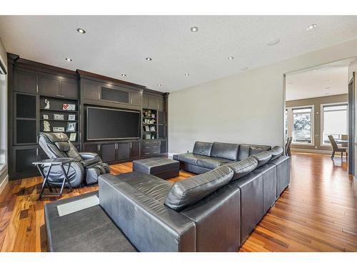 2216 8 Street Ne, Calgary, AB - Indoor Photo Showing Living Room