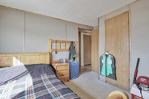 33122 Range Road 50, Sundre, AB - Indoor Photo Showing Bedroom