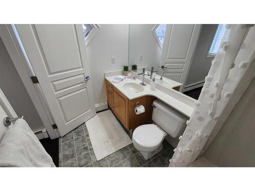 1543 11 Street Sw, Calgary, AB - Indoor Photo Showing Bathroom
