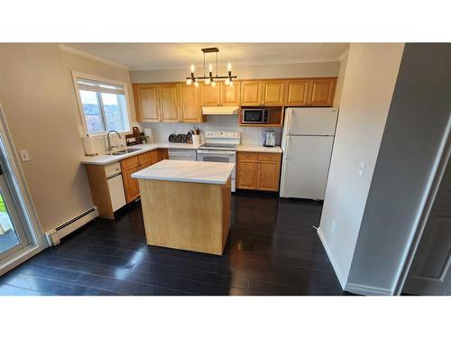 1543 11 Street Sw, Calgary, AB - Indoor Photo Showing Kitchen With Double Sink