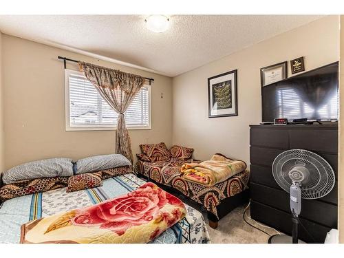 22 Saddlebrook Point Ne, Calgary, AB - Indoor Photo Showing Bedroom
