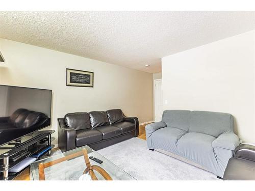 22 Saddlebrook Point Ne, Calgary, AB - Indoor Photo Showing Living Room