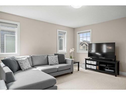 60 Evansfield Way Nw, Calgary, AB - Indoor Photo Showing Living Room