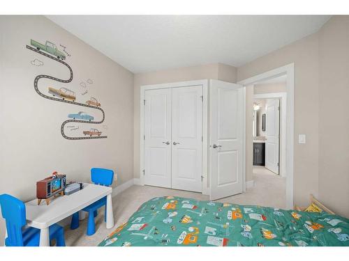 60 Evansfield Way Nw, Calgary, AB - Indoor Photo Showing Bedroom