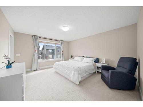 60 Evansfield Way Nw, Calgary, AB - Indoor Photo Showing Bedroom