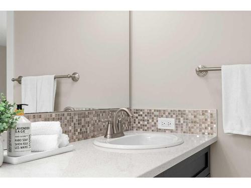 60 Evansfield Way Nw, Calgary, AB - Indoor Photo Showing Bathroom