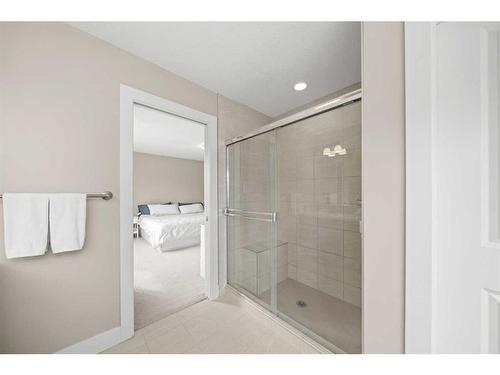 60 Evansfield Way Nw, Calgary, AB - Indoor Photo Showing Bathroom