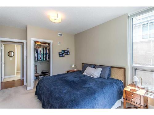 601-32 Varsity Estates Circle Nw, Calgary, AB - Indoor Photo Showing Bedroom