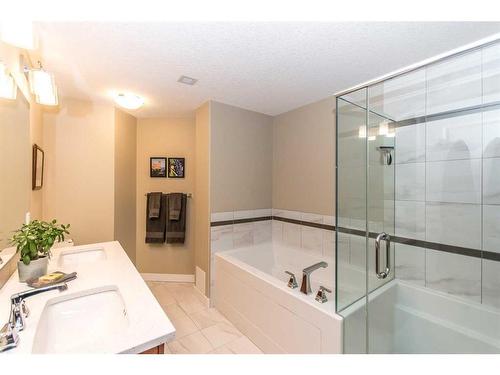 601-32 Varsity Estates Circle Nw, Calgary, AB - Indoor Photo Showing Bathroom