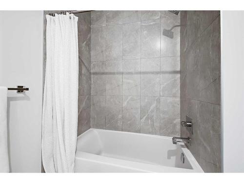 3604 28 Avenue Sw, Calgary, AB - Indoor Photo Showing Bathroom