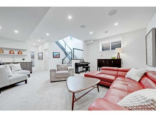 3604 28 Avenue Sw, Calgary, AB - Indoor Photo Showing Living Room