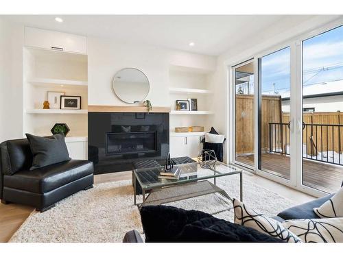 440 23 Avenue Nw, Calgary, AB - Indoor Photo Showing Living Room With Fireplace