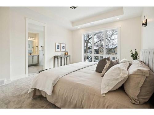 440 23 Avenue Nw, Calgary, AB - Indoor Photo Showing Bedroom