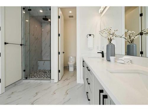 440 23 Avenue Nw, Calgary, AB - Indoor Photo Showing Bathroom