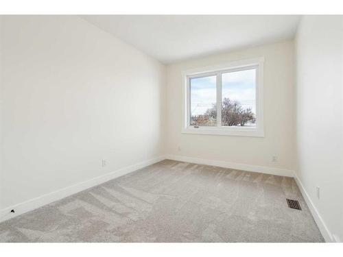 440 23 Avenue Nw, Calgary, AB - Indoor Photo Showing Other Room