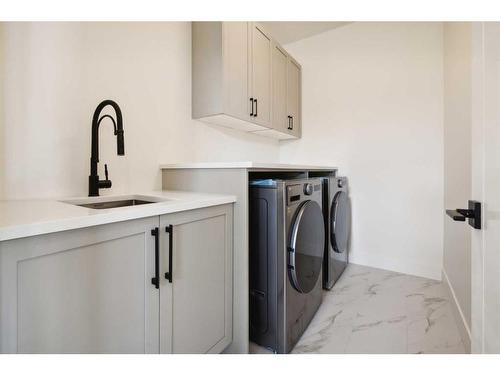 440 23 Avenue Nw, Calgary, AB - Indoor Photo Showing Laundry Room
