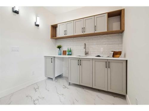 440 23 Avenue Nw, Calgary, AB - Indoor Photo Showing Kitchen