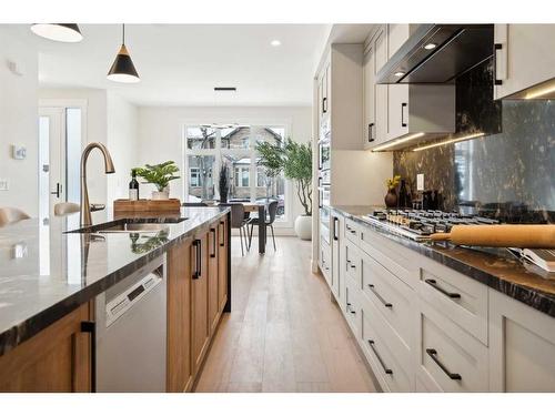 440 23 Avenue Nw, Calgary, AB - Indoor Photo Showing Kitchen With Double Sink With Upgraded Kitchen