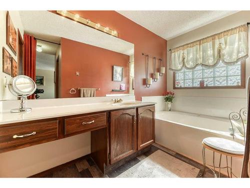 262 Shawnessy Drive Sw, Calgary, AB - Indoor Photo Showing Bathroom