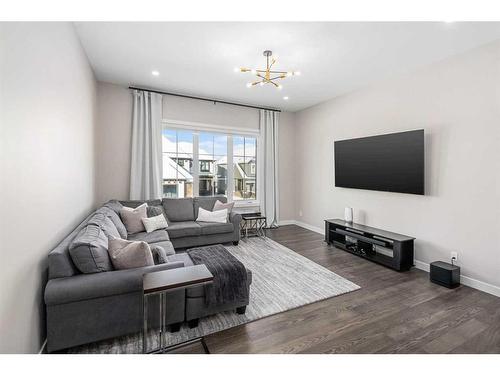 117 Cranbrook Point Se, Calgary, AB - Indoor Photo Showing Living Room