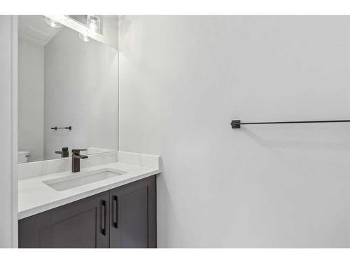 1347 Scarlett Ranch Boulevard, Carstairs, AB - Indoor Photo Showing Bathroom