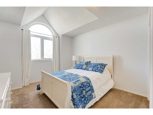 114 West Terrace Point, Cochrane, AB - Indoor Photo Showing Bedroom