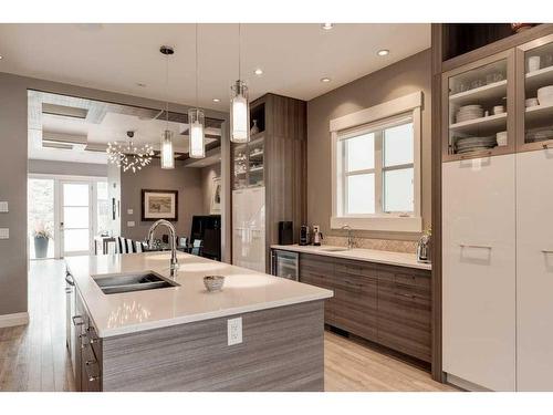 617 16 Street Nw, Calgary, AB - Indoor Photo Showing Kitchen With Double Sink With Upgraded Kitchen