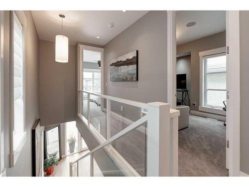 617 16 Street Nw, Calgary, AB - Indoor Photo Showing Other Room