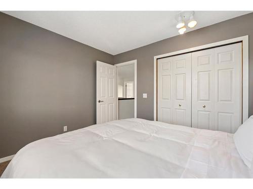 10979 Valley Ridge Drive Nw, Calgary, AB - Indoor Photo Showing Bedroom