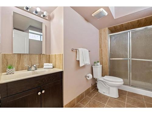 10979 Valley Ridge Drive Nw, Calgary, AB - Indoor Photo Showing Bathroom