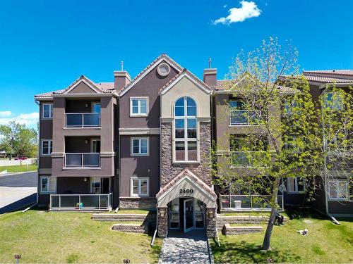 2422-3400 Edenwold Heights Nw, Calgary, AB - Outdoor With View