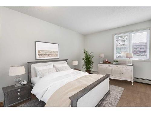 2422-3400 Edenwold Heights Nw, Calgary, AB - Indoor Photo Showing Bedroom