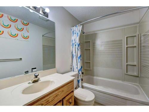 44 Woodfern Way Sw, Calgary, AB - Indoor Photo Showing Bathroom
