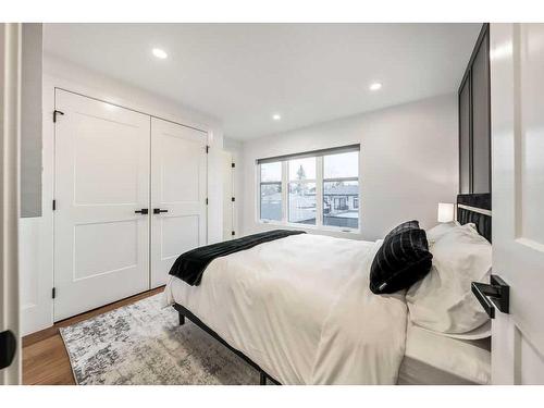 821 20A Avenue Ne, Calgary, AB - Indoor Photo Showing Bedroom