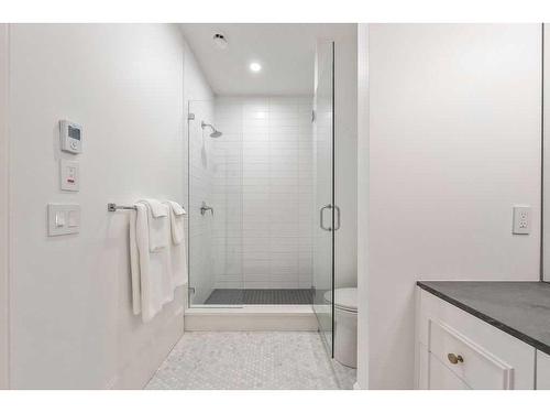 821 20A Avenue Ne, Calgary, AB - Indoor Photo Showing Bathroom